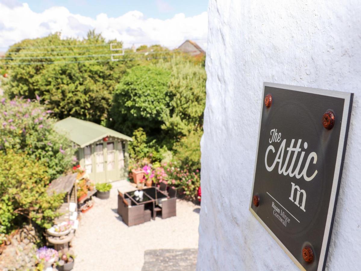 The Attic Apartment Helston Bagian luar foto