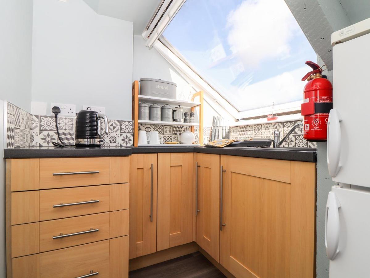 The Attic Apartment Helston Bagian luar foto