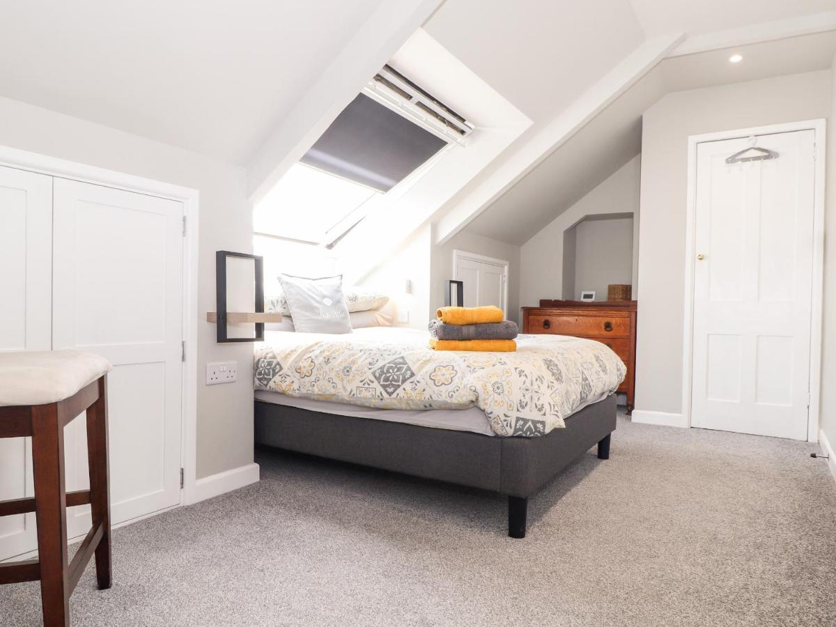 The Attic Apartment Helston Bagian luar foto