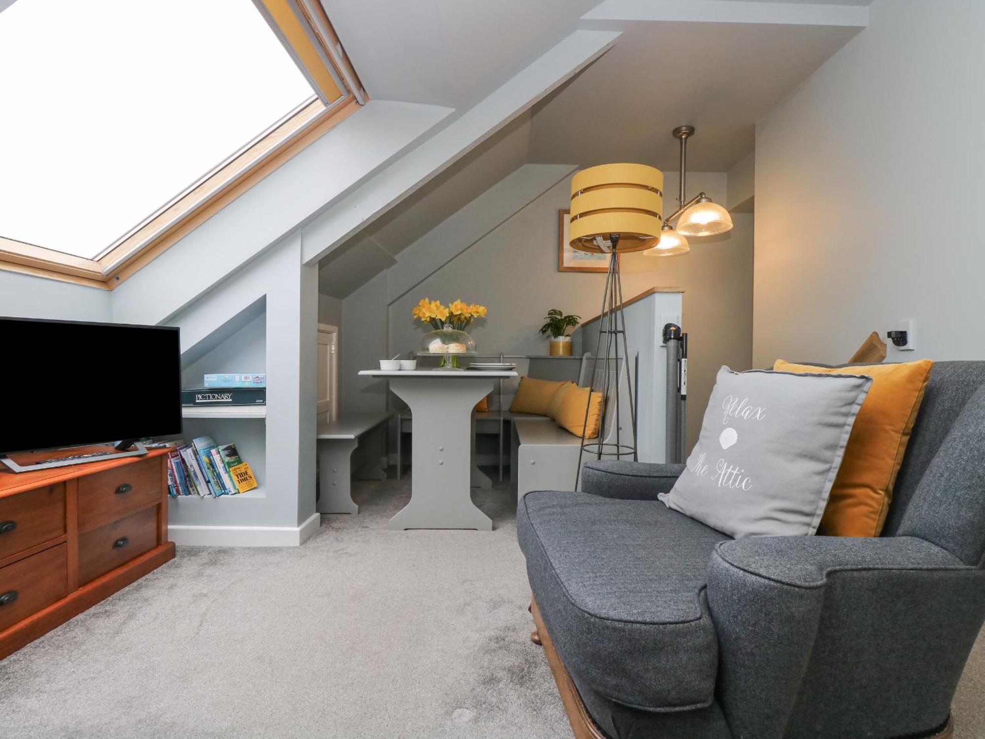 The Attic Apartment Helston Bagian luar foto