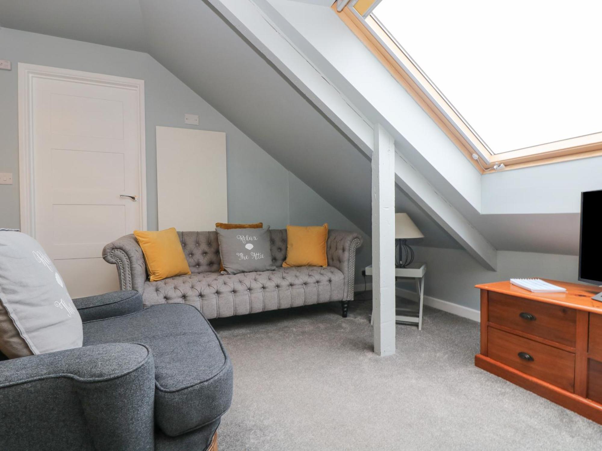The Attic Apartment Helston Bagian luar foto