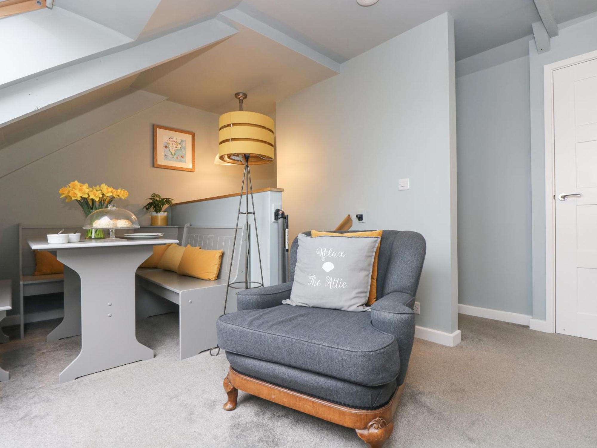 The Attic Apartment Helston Bagian luar foto