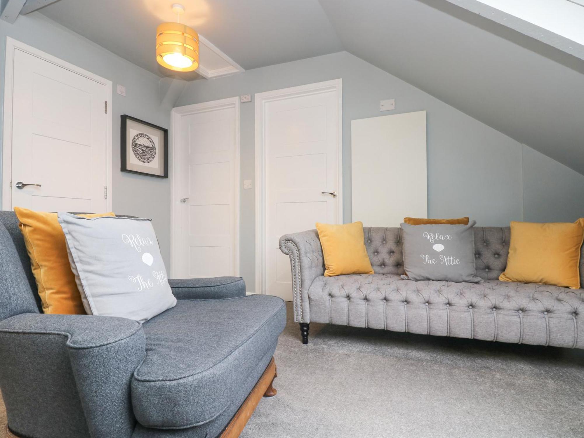The Attic Apartment Helston Bagian luar foto